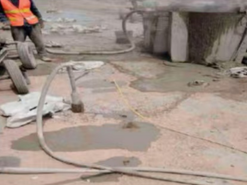 淄川水泥混凝土路面板底注浆技术 路面脱空注浆整治方案