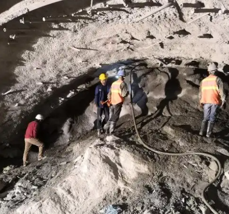 淄川隧道拱顶带模注浆料，微膨胀注浆料的特点及施工工艺